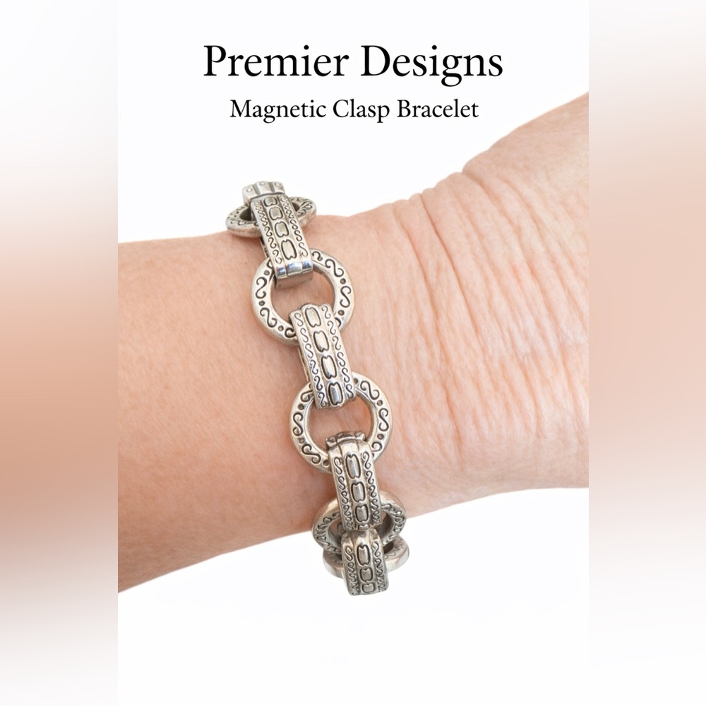 Premier Designs Silver Magnetic Clasp Bracelet
